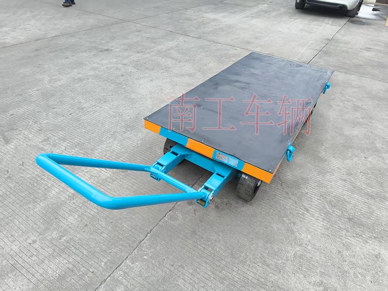 3吨小型华体会平台 带橡胶垫工具车