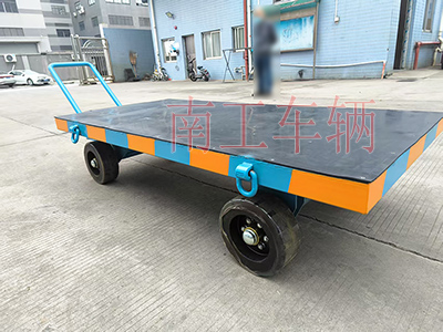 3吨小型华体会平台 带橡胶垫工具车4I.jpg