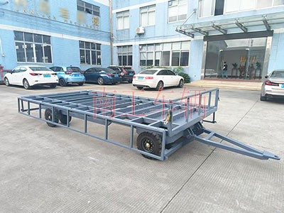 4吨骨架式华体会平台 带下翻护栏工具拖车I.jpg