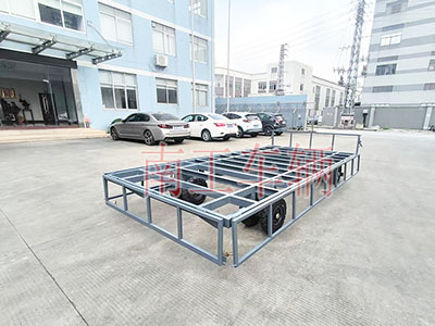 4吨骨架式华体会平台 带下翻护栏工具拖车5I.jpg
